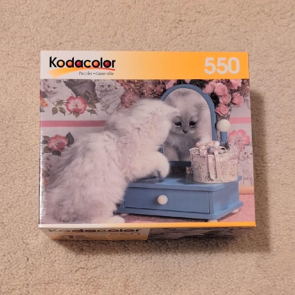Cat with Mirror Puzzle – 550 pieces